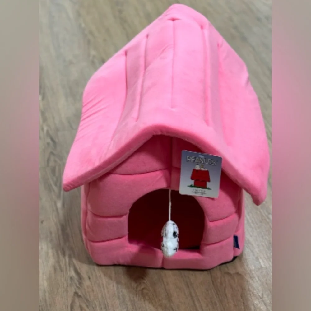 NEW with tags Berkshire Snoopy Peanuts Pet Dog Cat Bed Pink Valentine Day
